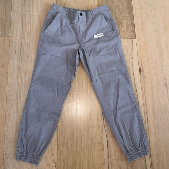 Amazon Essentials Light Gray Trousers Pants Size Medium NWT - Picture 1 of 4